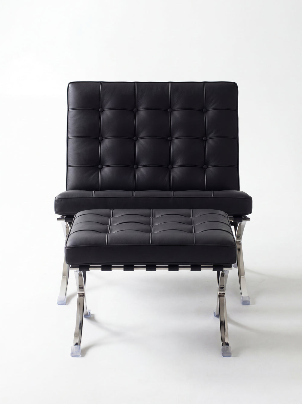 Fauteuil Lounge & Repose-Pieds – Cuir Véritable Noir et Structure Chromée Sculpturale