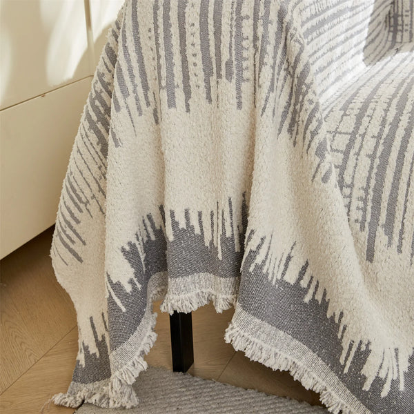 Jeté de Canapé Épais "Lignes Élégantes" – Un Style Intemporel.