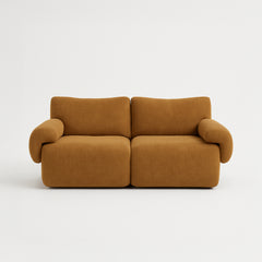 Canapé 2 Places Sculptural en Tissu Sablé Miel – Sahara